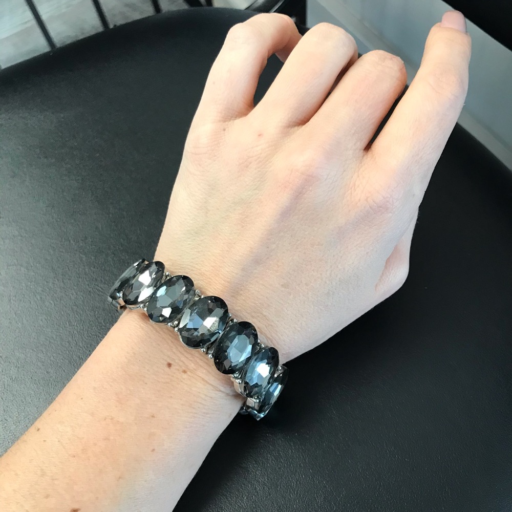 Beautiful stretch charcoal oval ‘stone’ bracelet